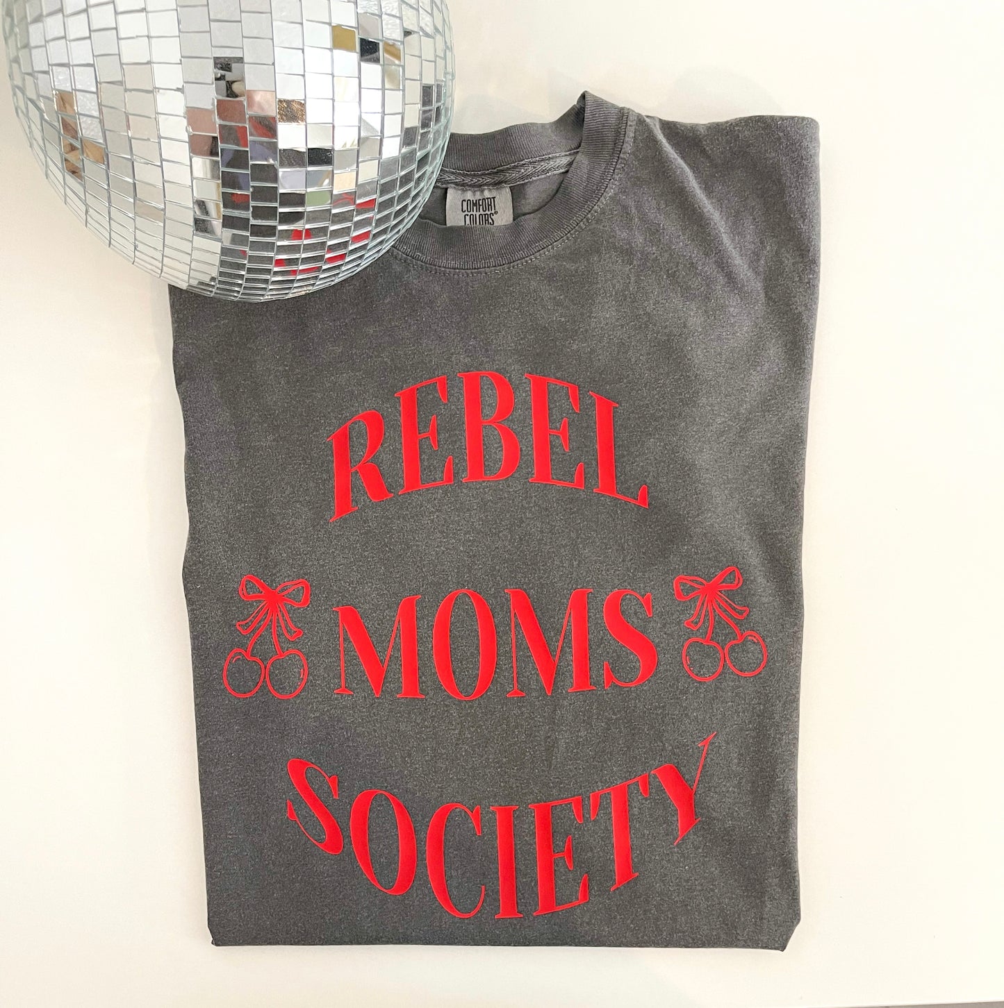 Rebel moms society graphic tee